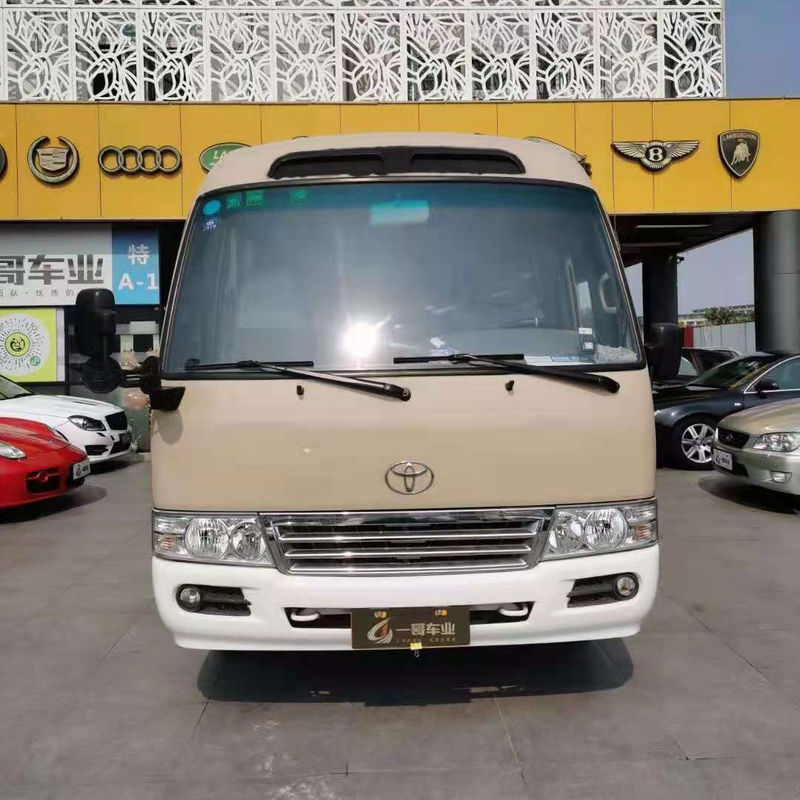 Toyota Coaster Diesel 30 places avec transmission manuelle et vitesse maximale de 120 km/h