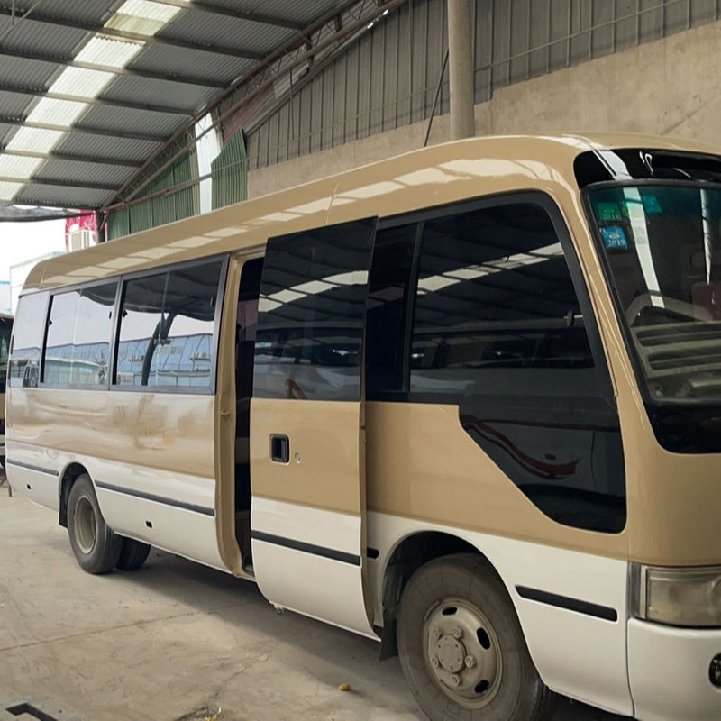 Toyota Coaster Diesel 30 places avec transmission manuelle et vitesse maximale de 120 km/h