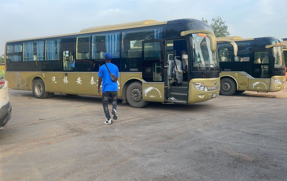 Stock de 65 places de bus de tourisme LHD avec norme d'émission Euro 3 et suspension à ressort à feuilles