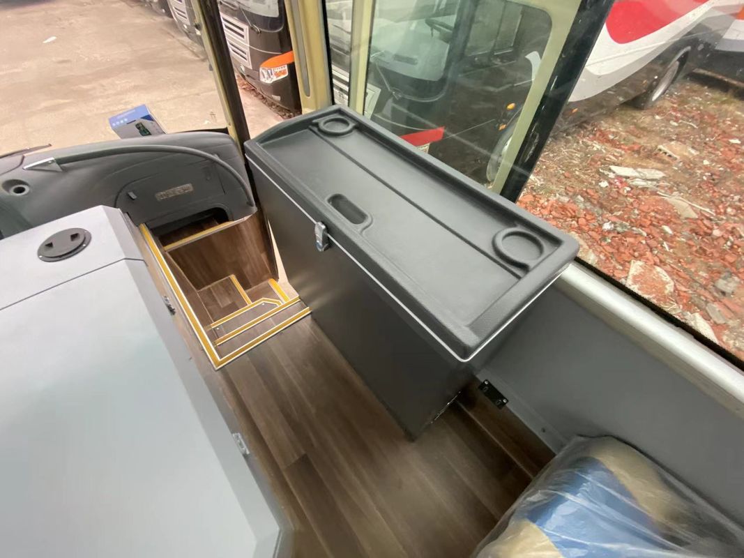 Autobus diesel 57 avec transmission manuelle et en bon état
