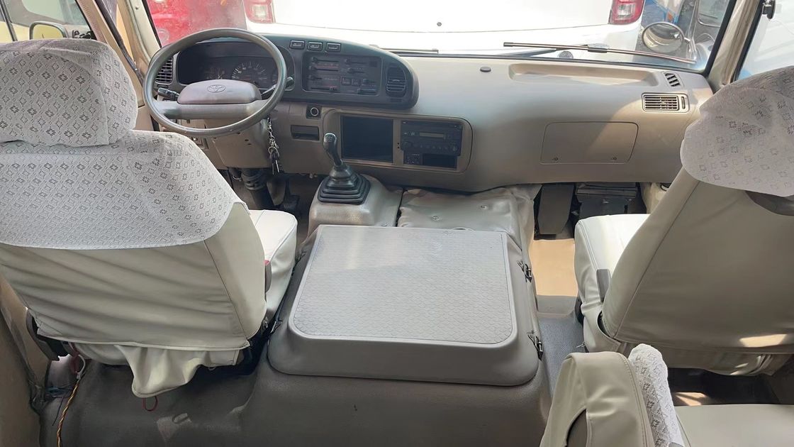 Un bus diesel à 30 places à prix abordable et un bus de luxe avec 18000 kg de poids brut