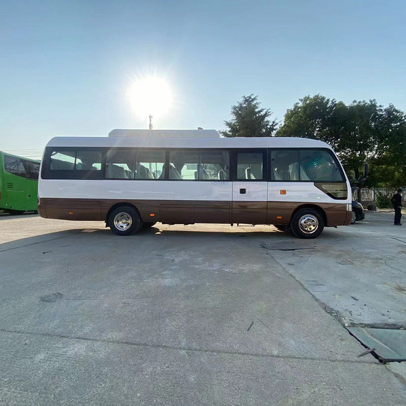 LHD RHD 30 sièges Toyo ta Coaster Bus avec réservoir de carburant de 70L et cylindrée de 4500-6700ml