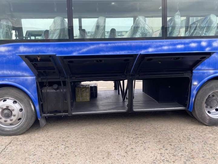 35 sièges Autobus à gauche moteur diesel moteur Yuchai 8995*2490*3490mm