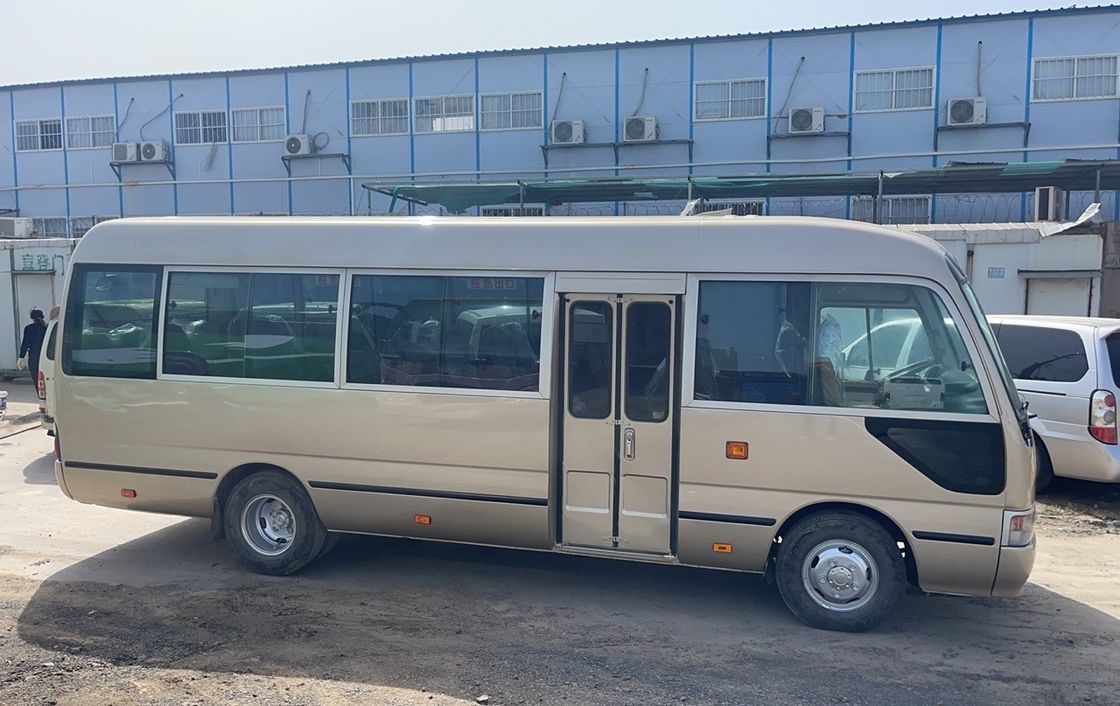 7m Toyota Coaster Bus 30 places Masse totale maximale 5400kg 16/10 Angle d'approche/départ