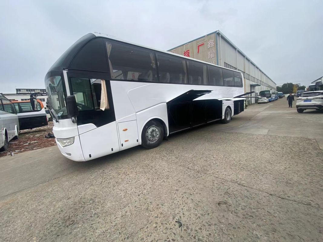 Direction motrice 60 sièges 65 places Diesel Bus de voyageurs avec des performances excellentes