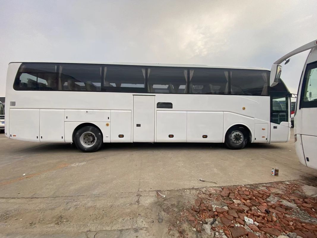 Direction motrice 60 sièges 65 places Diesel Bus de voyageurs avec des performances excellentes