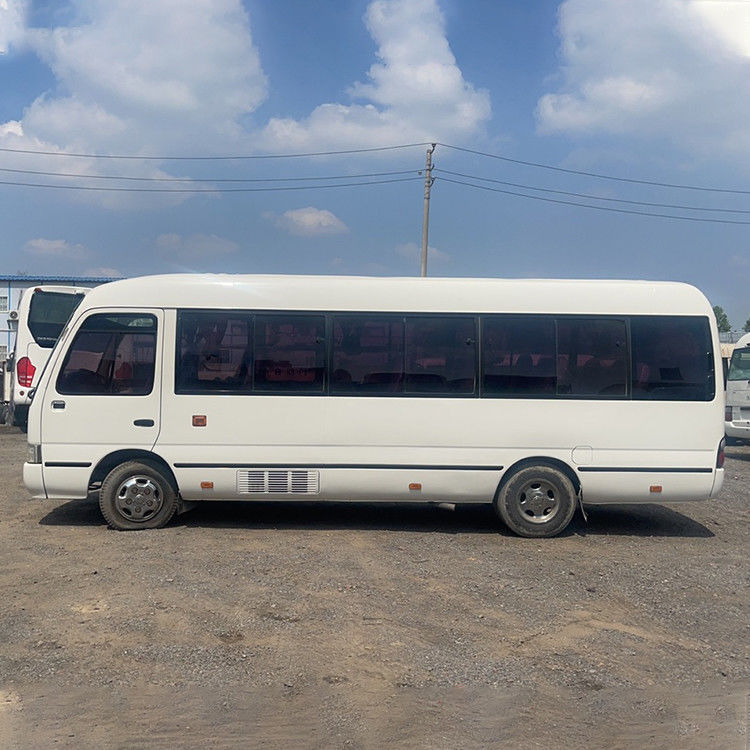 Capacité de 17 à 30 sièges Manche gauche Toyota Coaster Minibus diesel