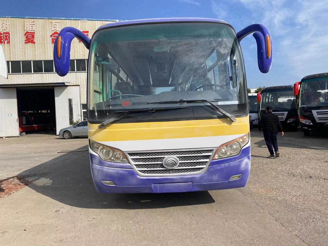 Autobus touristique Youtong de 45 places avec toilettes et boîte manuelle à bon prix