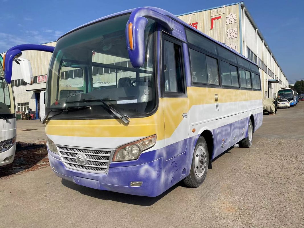 Autobus touristique Youtong de 45 places avec toilettes et boîte manuelle à bon prix