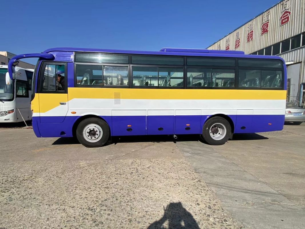 Autobus touristique Youtong de 45 places avec toilettes et boîte manuelle à bon prix