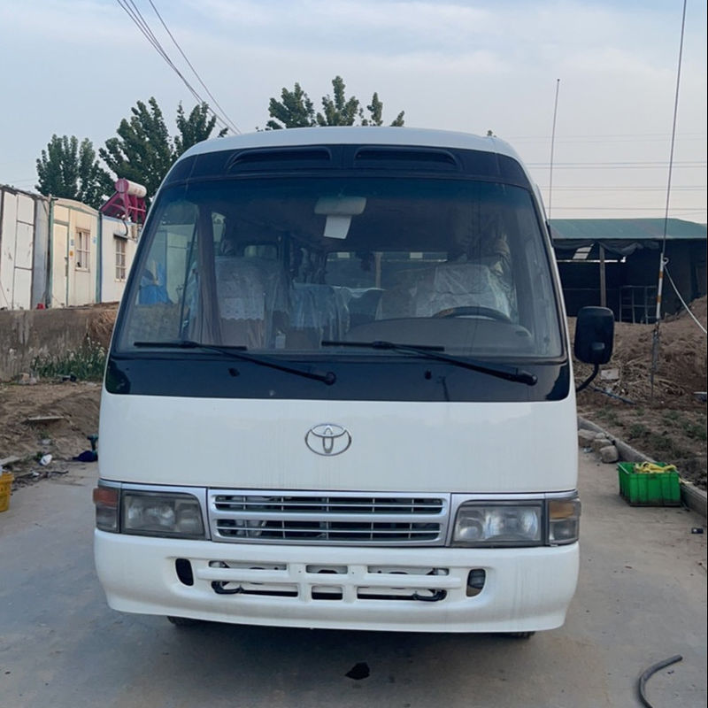 Toyota Coaster Bus à transmission manuelle de 30 places avec une capacité de moteur de 4 litres et un carburant diesel