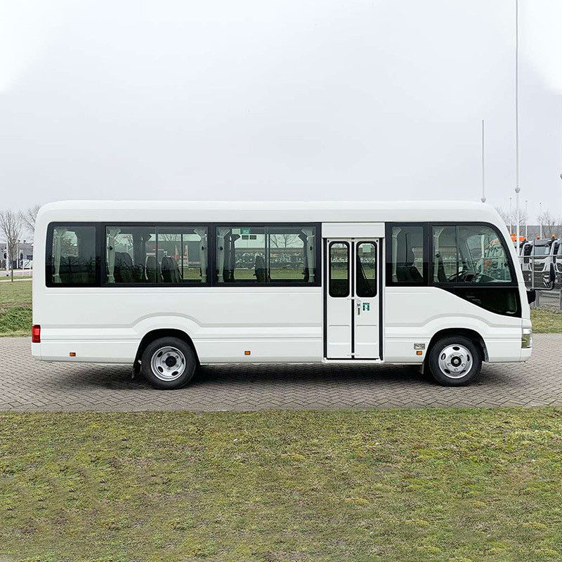 Autobus d'occasion de 30 places équipé d'un moteur diesel et d'un compartiment à bagages de 2,7 m3