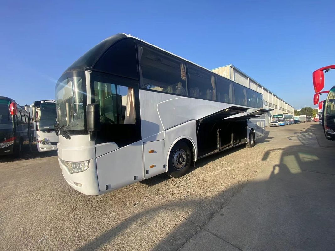 Confortable autocar de 65 places avec une capacité de moteur de 6 8L et une suspension à ressort à feuilles