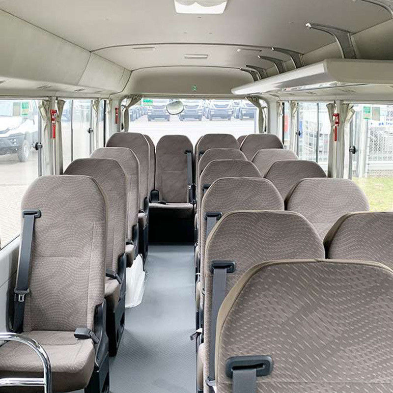 Autobus d'occasion de 30 places équipé d'un moteur diesel et d'un compartiment à bagages de 2,7 m3