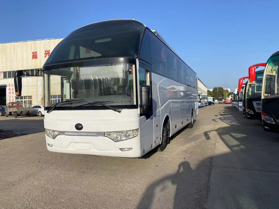 Confortable autocar de 65 places avec une capacité de moteur de 6 8L et une suspension à ressort à feuilles