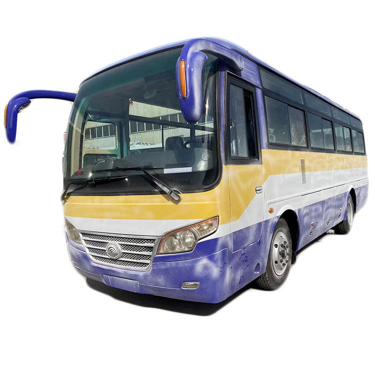 Autobus de tourisme de 35 et 45 places en mode bus public à gauche