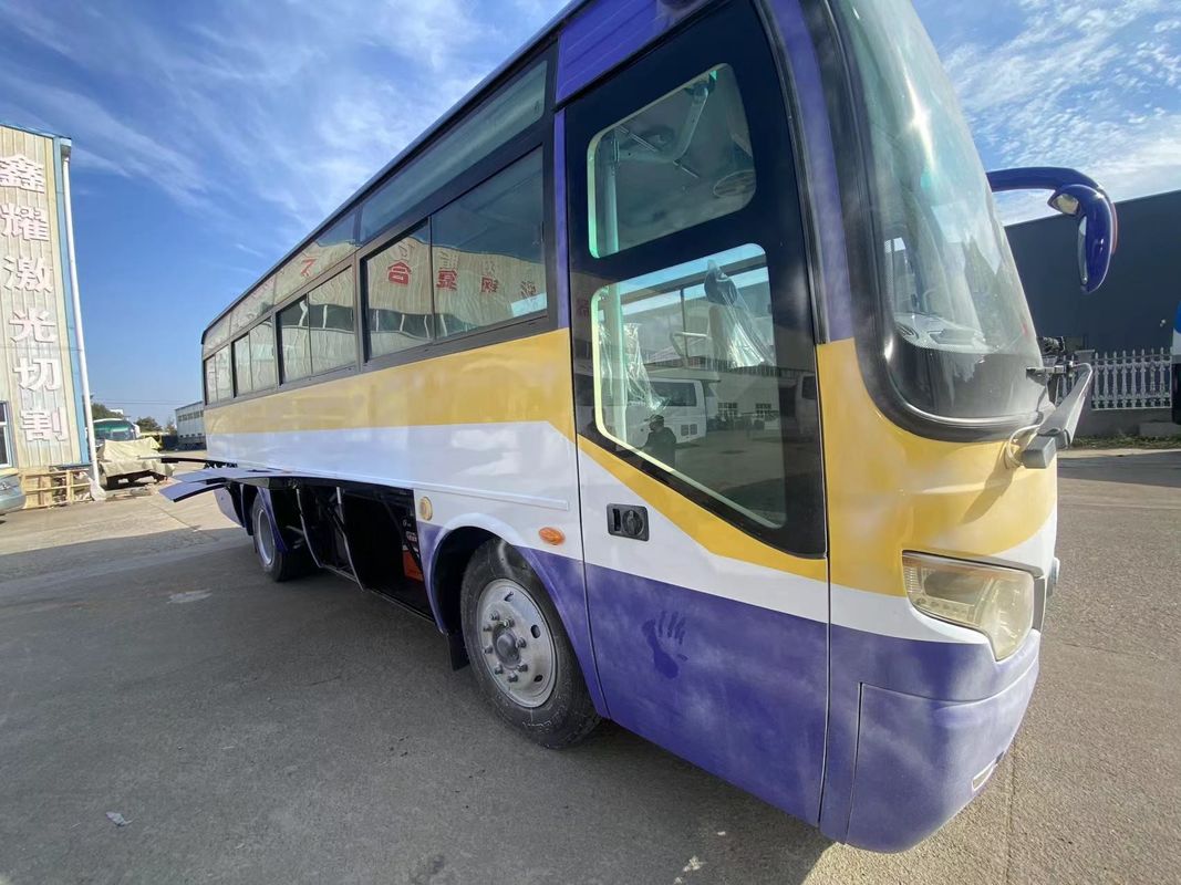 Autobus de tourisme de 35 et 45 places en mode bus public à gauche