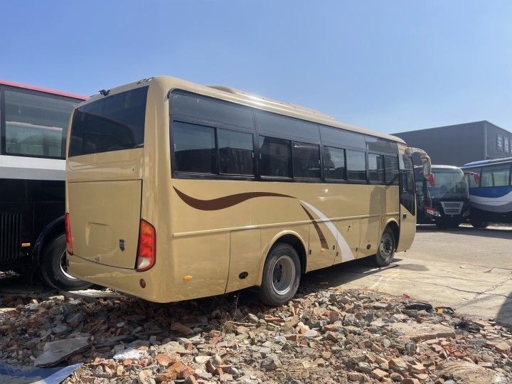 Autobus d'occasion pour longs trajets avec pneus 8,25R20 et capacité moteur 4-6L
