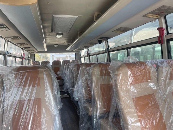 Autobus d'occasion pour longs trajets avec pneus 8,25R20 et capacité moteur 4-6L