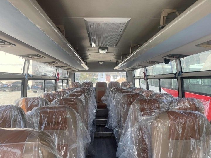 Autobus d'occasion pour longs trajets avec pneus 8,25R20 et capacité moteur 4-6L