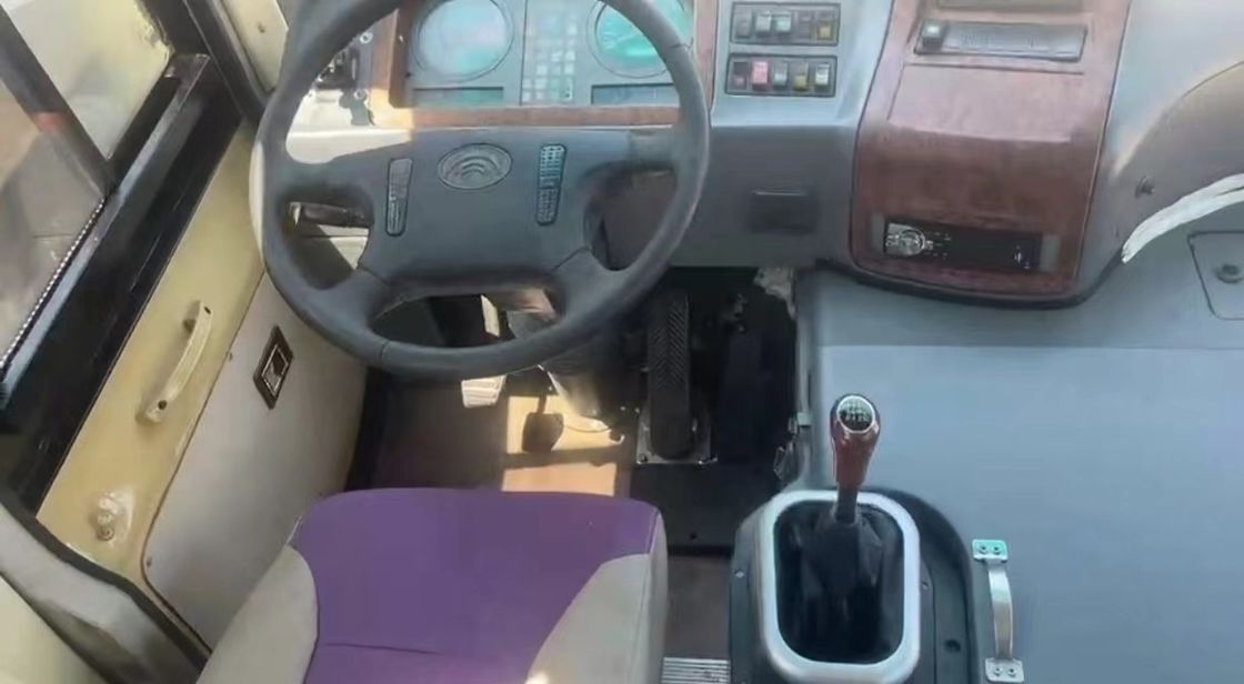 Autobus d'occasion pour longs trajets avec pneus 8,25R20 et capacité moteur 4-6L