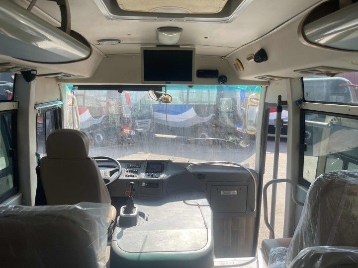 Autobus d'occasion pour longs trajets avec pneus 8,25R20 et capacité moteur 4-6L
