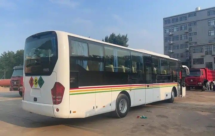 Autobus de fête de 50 places équipé de climatiseur parfait pour les besoins touristiques de la compagnie de transport