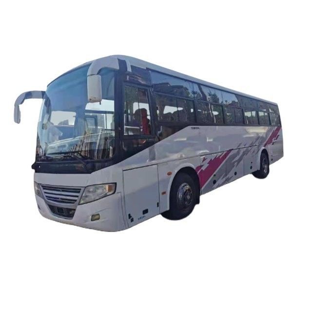 3800 mm Base routière Diesel Type carburant Dongfeng 36 sièges hors route Bus de luxe