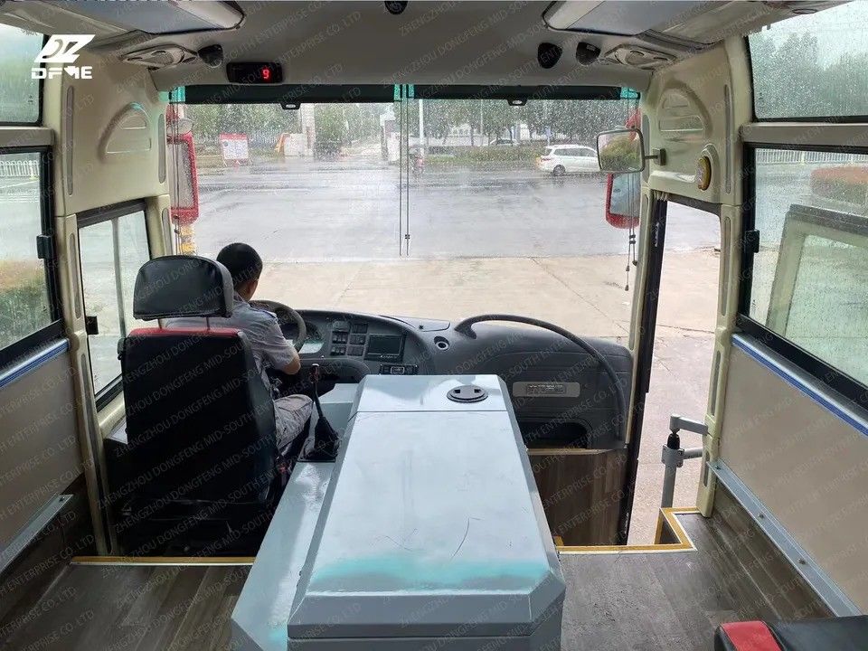 Autobus d'occasion de 55 places pour le marché africain 4X2 LHD Type de conduite et vitesse maximale 100 Km/h