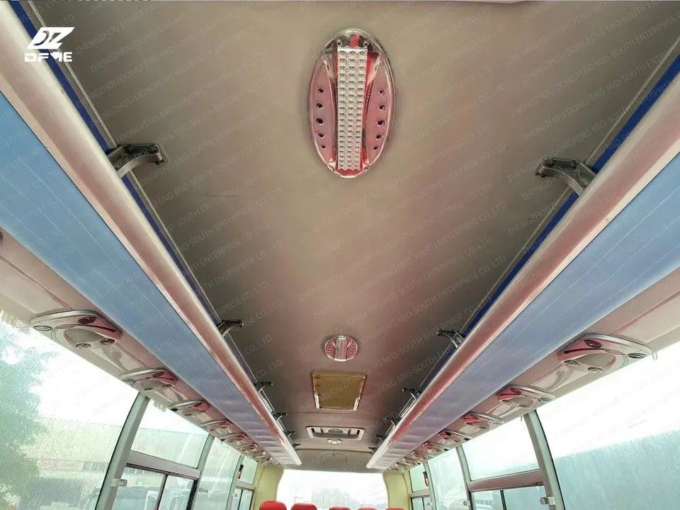 Autobus d'occasion de 55 places pour le marché africain 4X2 LHD Type de conduite et vitesse maximale 100 Km/h