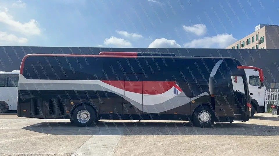55 sièges Autobus d'occasion Autobus de luxe Autobus tour Autobus en Afrique Marché Norme d'émission Euro 3