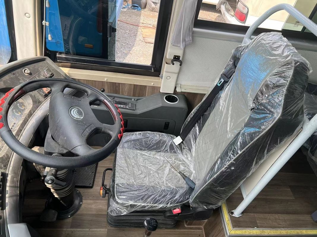 Autobus de luxe diesel rénové de 47 places avec RHD et moteur modèle YC6J245-30