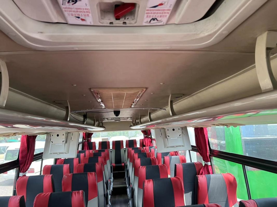 Autobus d'occasion de luxe diesel RHD 11R22.5 Pneus et couple du moteur de 1100N.m pour une expérience de voyage