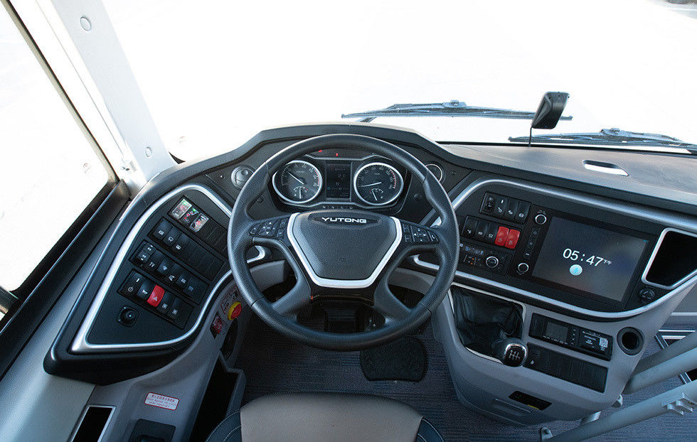 Autobus touristique de longue distance de 51 places Autobus d'occasion de 235 kW de puissance maximale Type de carburant diesel