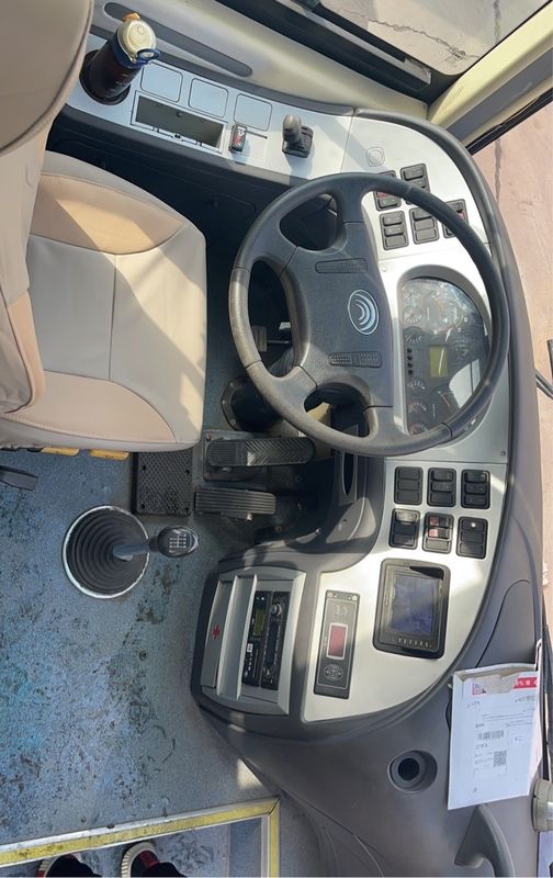 Autobus scolaire de luxe d'occasion de type carburant diesel 2017 Année 60 sièges Autobus d'occasion