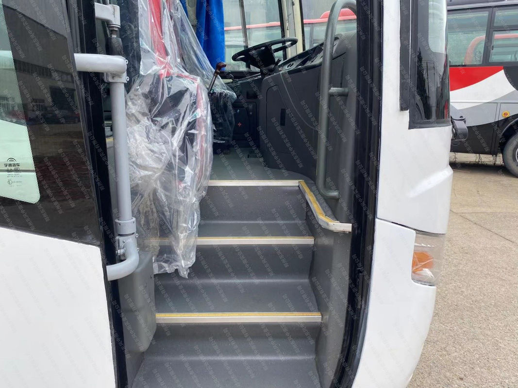 3300mm Base de roue A/C équipé Youtong Bus Idéal pour le transport de passagers diesel de luxe