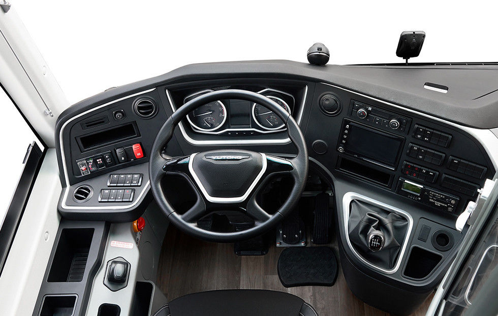 Autobus équipé de climatiseur et de 65 places pour les transports en commun en excellent état