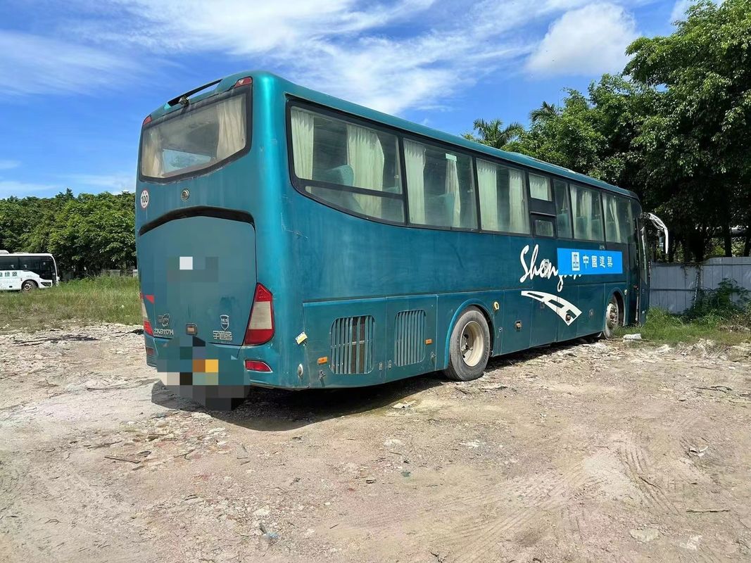 Chauffeur gaucher Autobus de tourisme de luxe en bon état