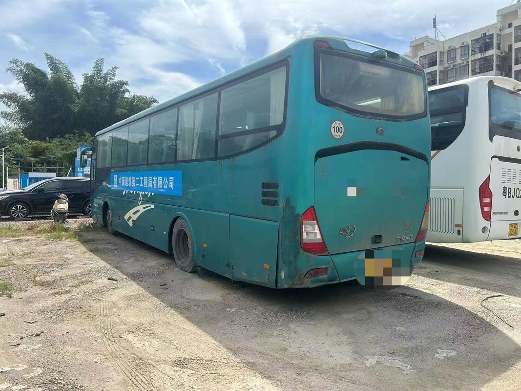 Chauffeur gaucher Autobus de tourisme de luxe en bon état