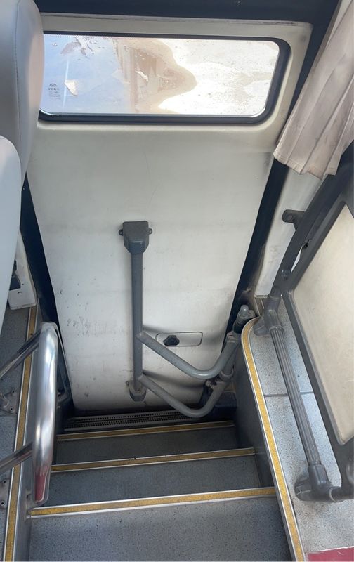 Autobus manuels d'occasion abordables avec moteur YC4E150-20 et largeur totale de 2430 mm