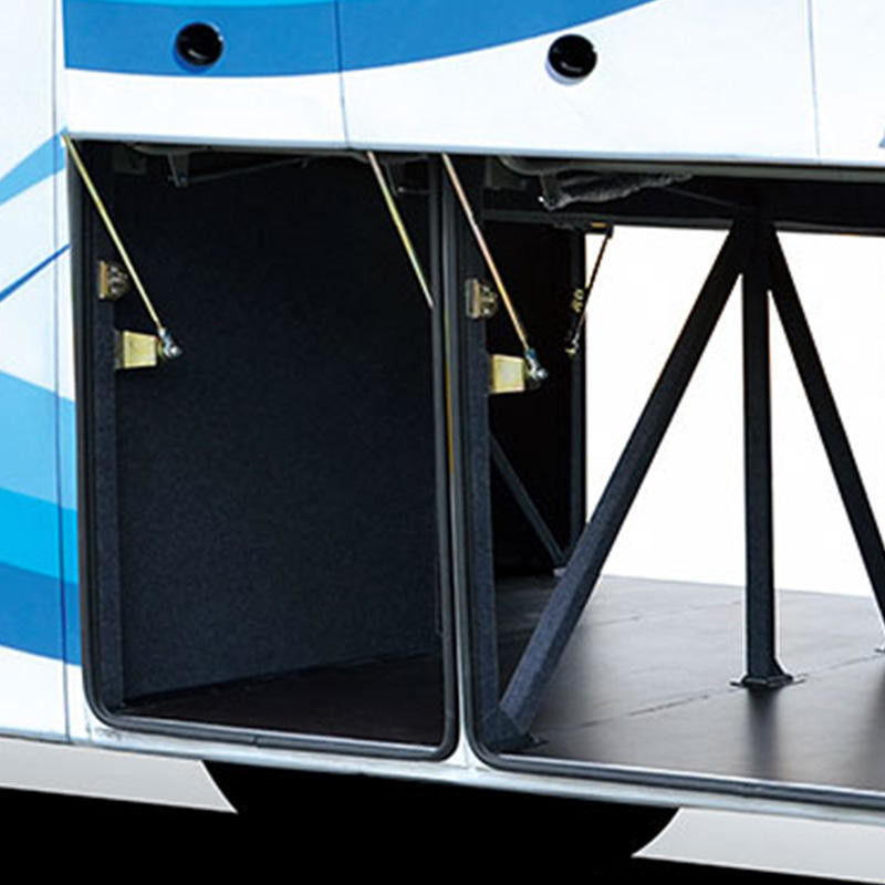 Autobus de luxe de 50 places avec moteur diesel Euro 3 Norme d'émission G.V.W 17250 Kg