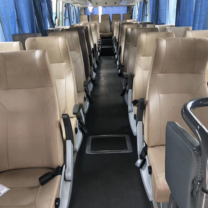 50 sièges Confortable Bus de coach Vitesse maximale 100 Km/h Abordable et de grande capacité
