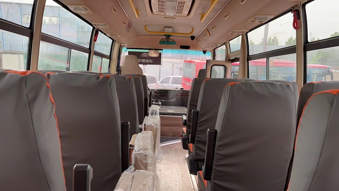 Autobus de passagers d'occasion de la ville de Youtong avec une base de roue de 3300 mm et une capacité de réservoir de carburant de 90 L