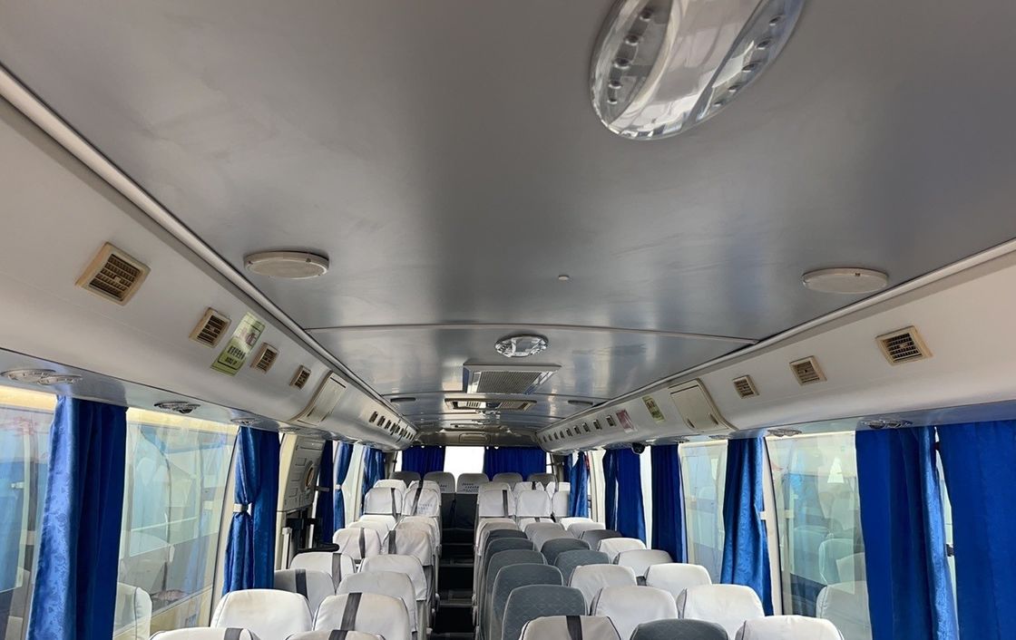 65 sièges Autobus de luxe Vitesse maximale 100 km/h Capacité du moteur 8L Couleur personnalisée Utilisée