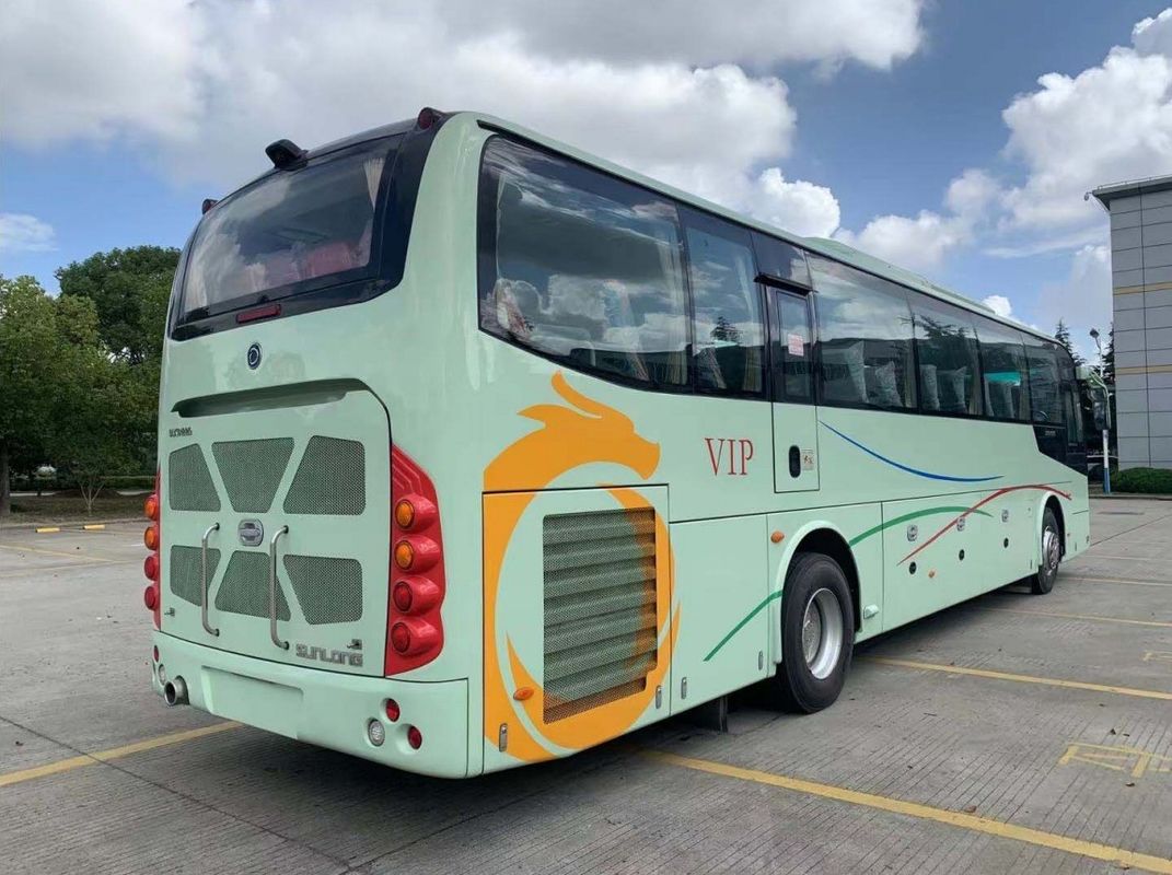 Autobus de luxe diesel de 47 places avec une grande capacité moteur et des sièges confortables