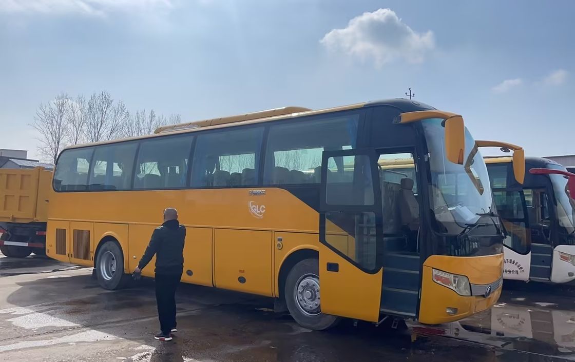 Autobus touristique de luxe de 30 à 40 places Autobus d'occasion avec une capacité de moteur de 9,726 litres