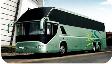 Autobus de luxe de 60 places avec Dongfeng Dona Axle et pneus 298/80R22.5 au mieux