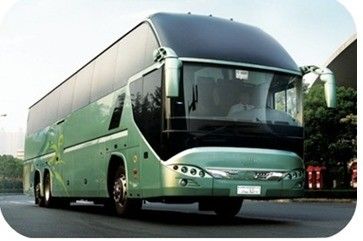 Autobus de luxe de 60 places avec Dongfeng Dona Axle et pneus 298/80R22.5 au mieux