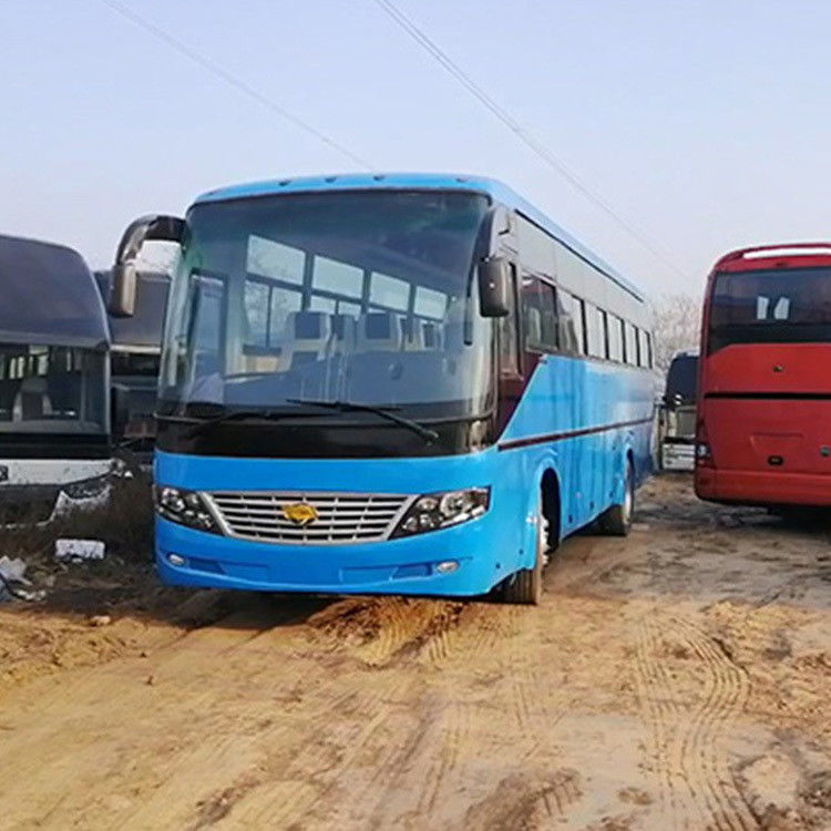 Autobus de 35 places avec boîte manuelle et intérieur luxueux en bon état