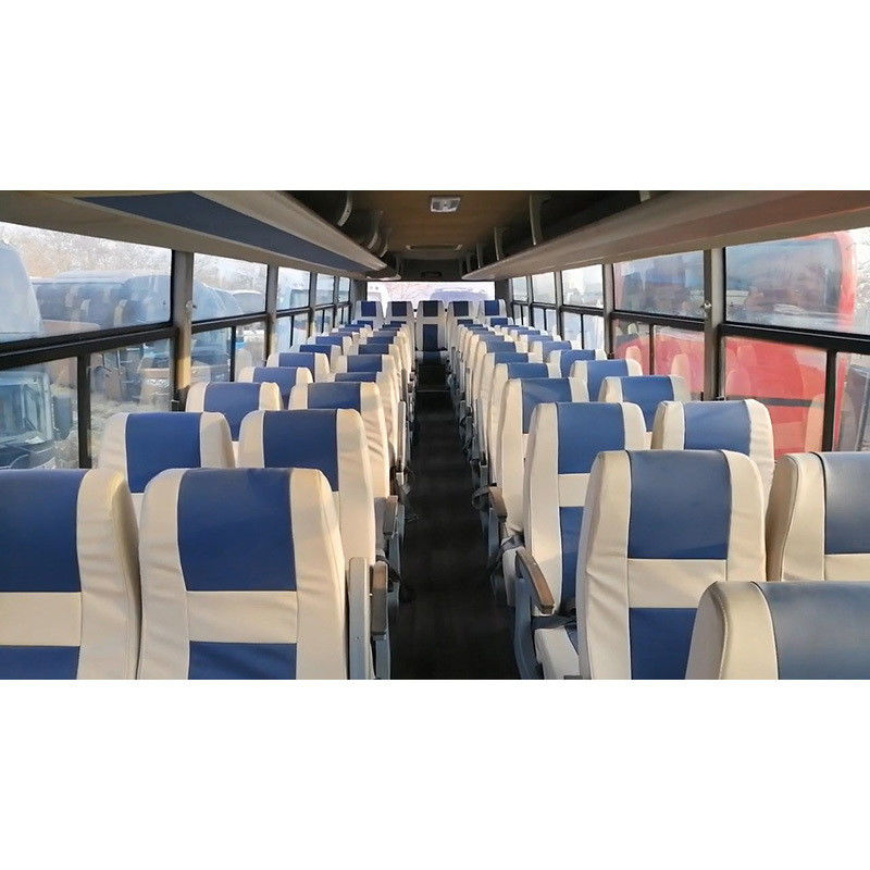 Autobus de 35 places avec boîte manuelle et intérieur luxueux en bon état